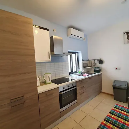 Apartman Cosy Close To Seafront A/c & Free W-ifi San Pawl il-Baħar