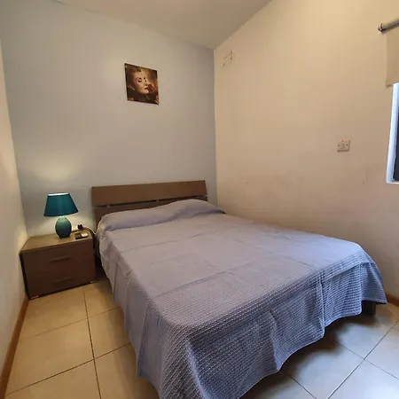 Апартаменты Cosy Close To Seafront A/c & Free W-ifi Сент-Полс-Бей