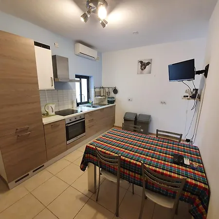 Apartman Cosy Close To Seafront A/c & Free W-ifi