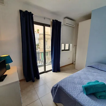 Cosy Close To Seafront A/c & Free W-ifi