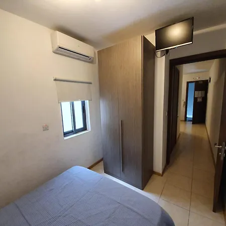 Daire Cosy Close To Seafront A/c & Free W-ifi St. Paul's Bay